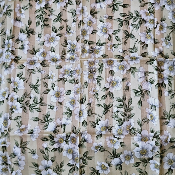 ❣️💥HOST PICK💥 NWOT Valentino Hankerchief❣️ - Picture 3 of 9